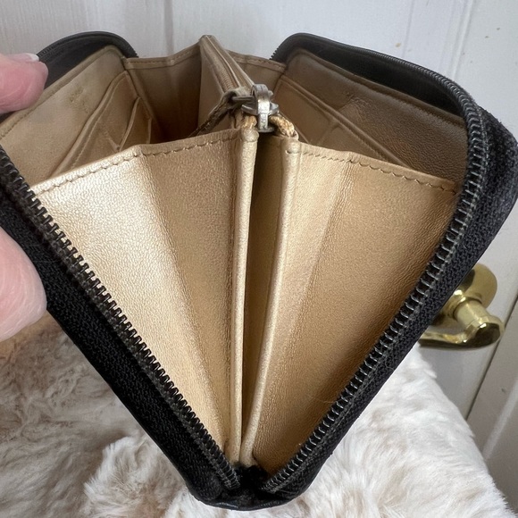 ❤️SOLD❤️TRR CHANEL CAMELLIA LAMBSKIN CC LOGO EMBOSSED ZIP LEATHER LONG WALLET - Picture 15 of 16